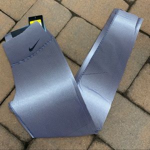 NWT Nike Legendary Tight Fit Leggings